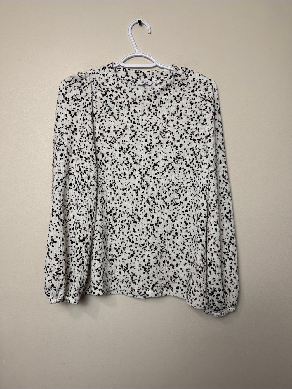 Reitmans White Blouse with Black Speckled Print size M